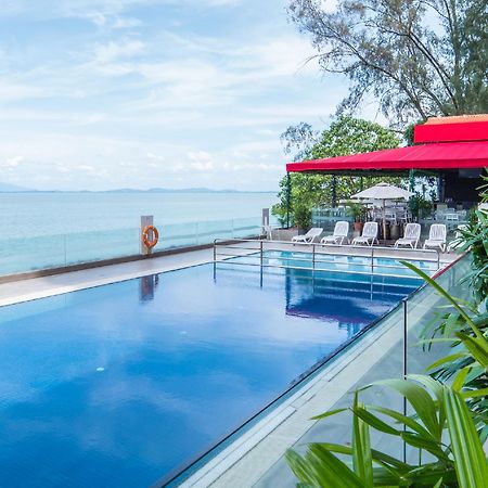 Hotel Sentral Seaview @ ​Beachfront Танджунг-Бунга Экстерьер фото