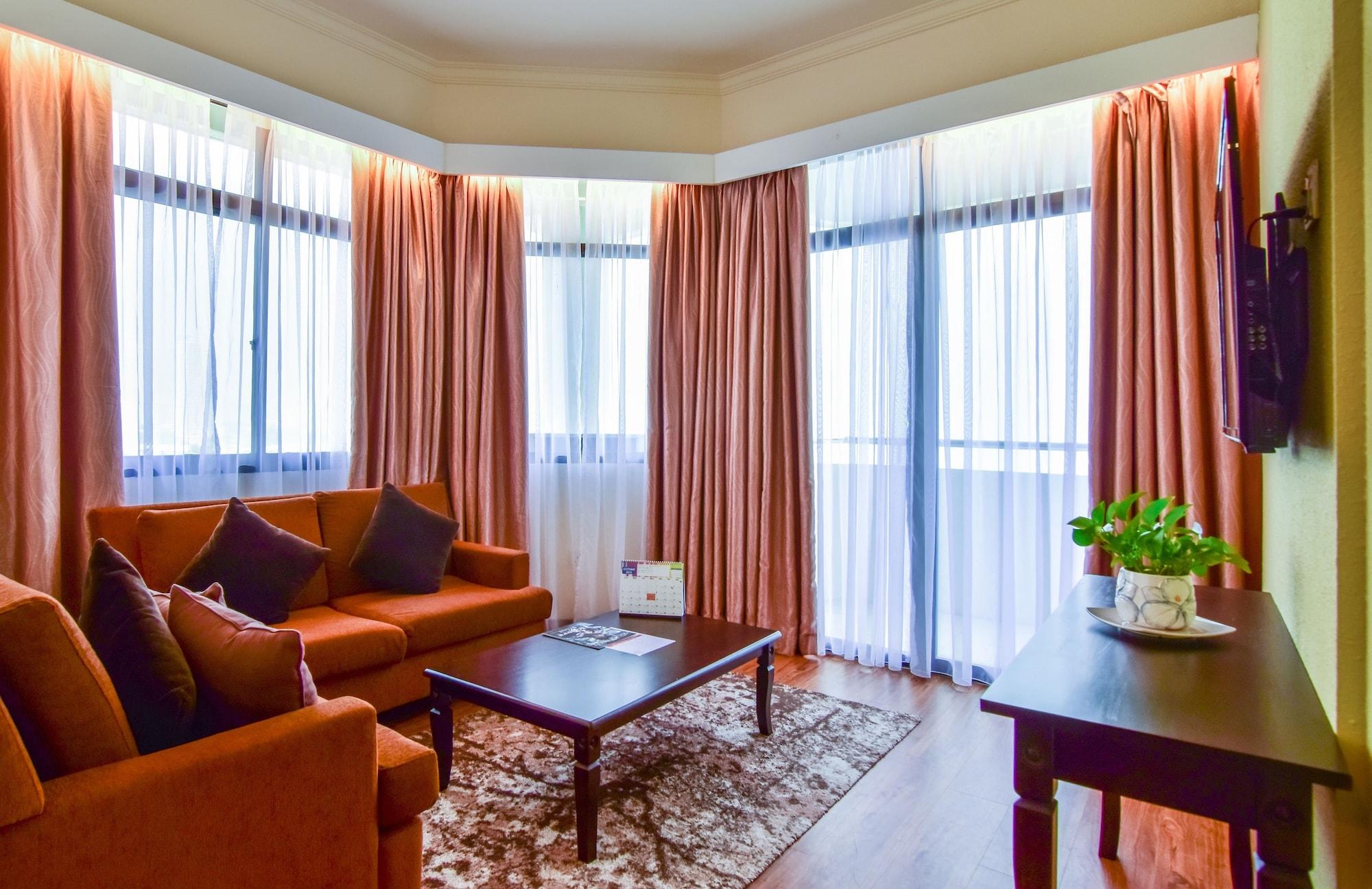 Hotel Sentral Seaview @ ​Beachfront Танджунг-Бунга Экстерьер фото