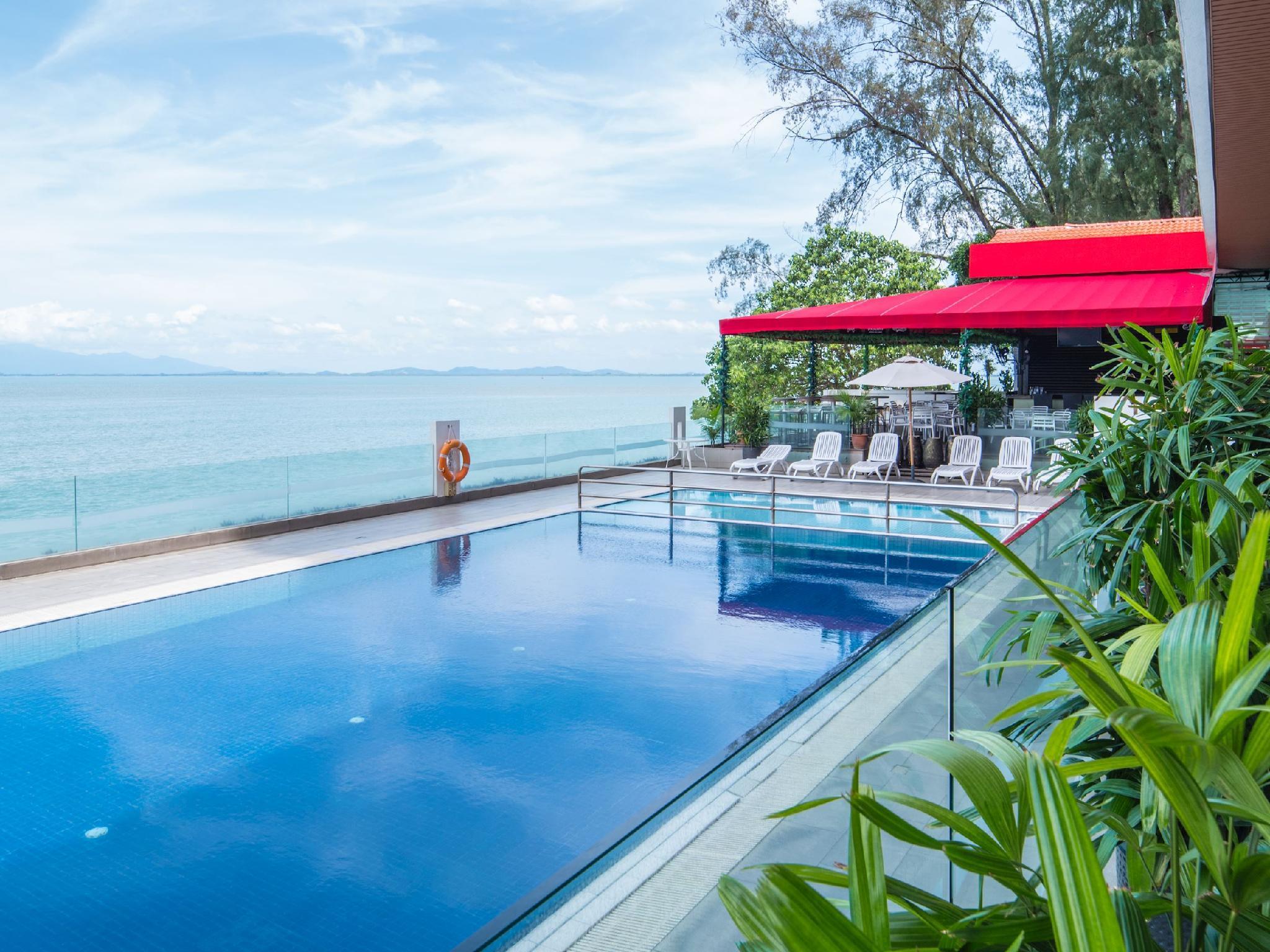 Hotel Sentral Seaview @ ​Beachfront Танджунг-Бунга Экстерьер фото
