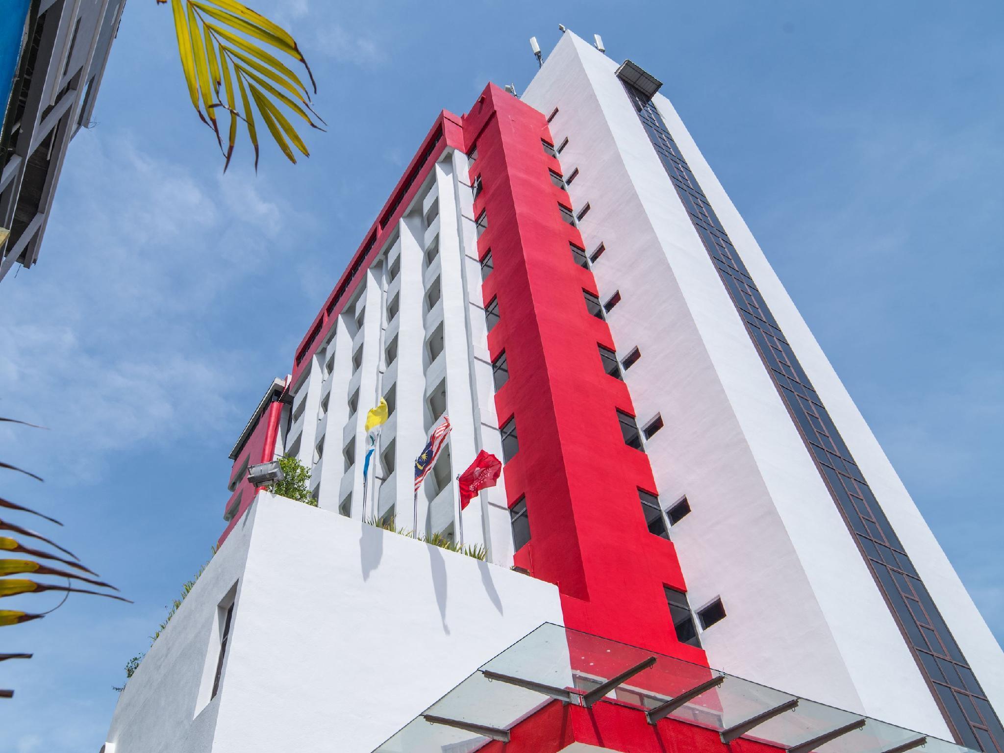 Hotel Sentral Seaview @ ​Beachfront Танджунг-Бунга Экстерьер фото