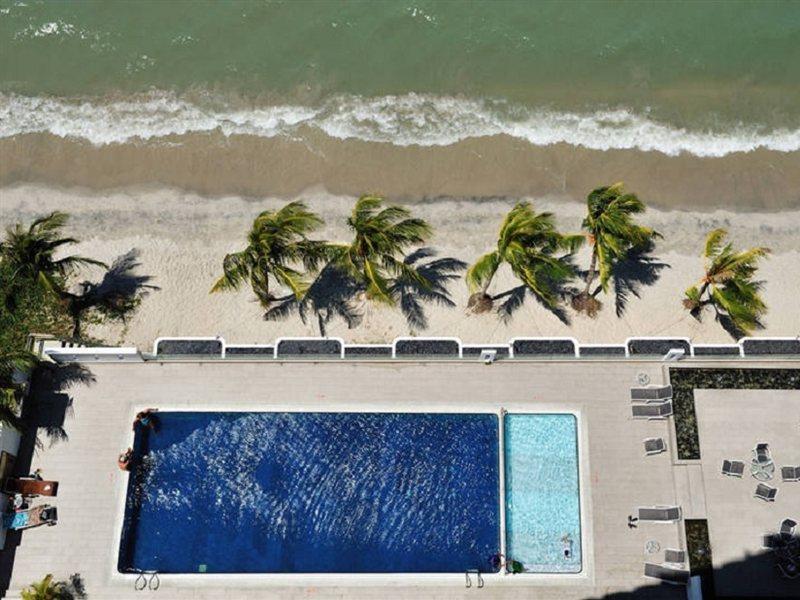 Hotel Sentral Seaview @ ​Beachfront Танджунг-Бунга Экстерьер фото