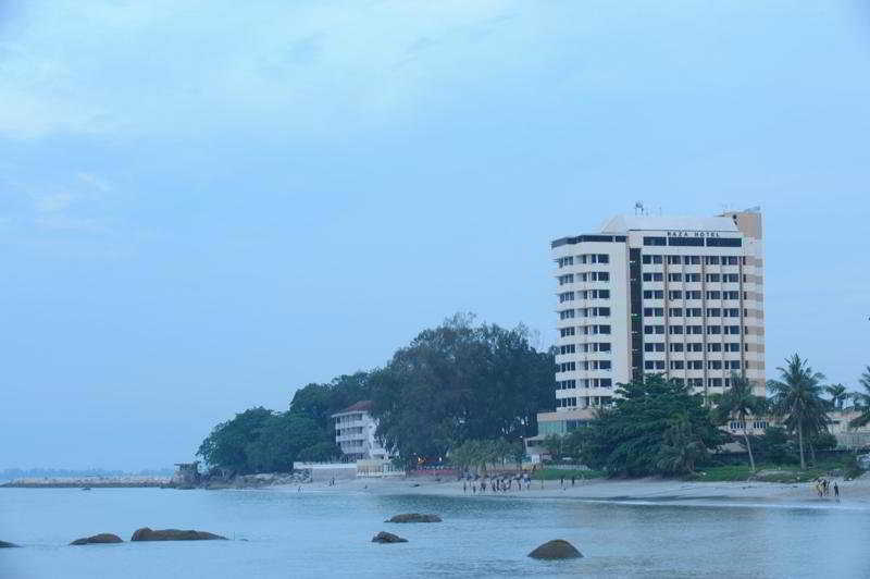 Hotel Sentral Seaview @ ​Beachfront Танджунг-Бунга Экстерьер фото