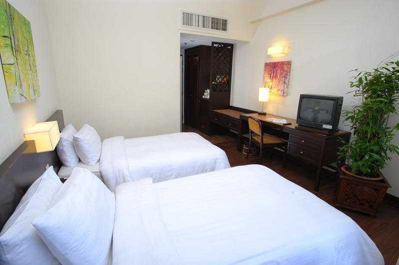 Hotel Sentral Seaview @ ​Beachfront Танджунг-Бунга Экстерьер фото